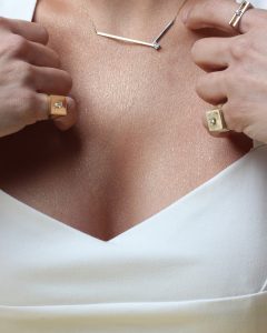 Anel dedinho quadrado com brilhante centro - Imagem 2