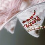 Brinco Earcuff gotas rubi