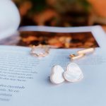 Brinco coração madrepérola