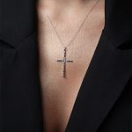 Crucifixo com brilhante centro