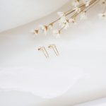 Brinco alfinete zircônias