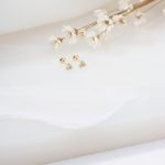 Brinco mini trio brilhantes