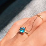 Anel Duplo Topázio Swiss e Brilhante com Corrente Central